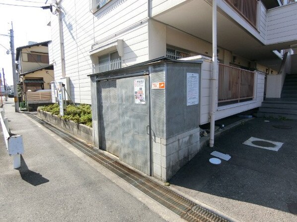 西田マンションの物件外観写真